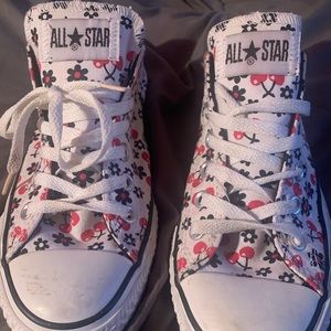 Women’s Converse SZ 8 | Flowers and Cherries
